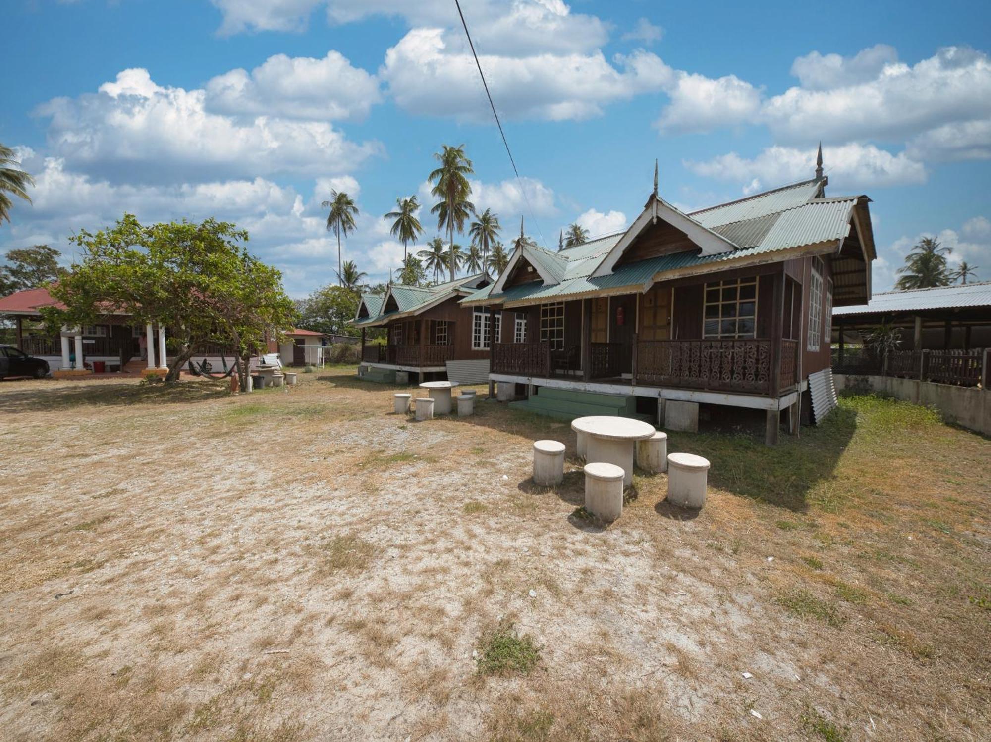Chalet Teratak SamuderaKita Kampong Gong Badak Bagian luar foto