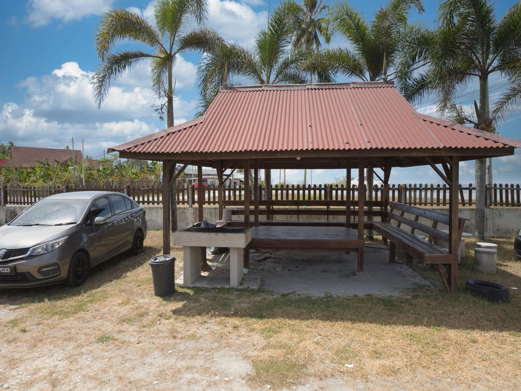 Chalet Teratak SamuderaKita Kampong Gong Badak Bagian luar foto