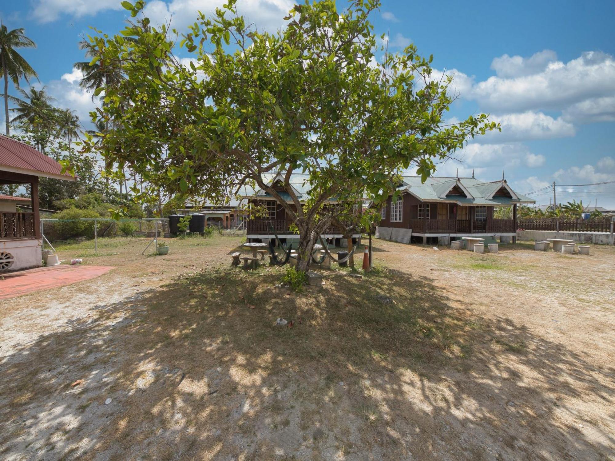 Chalet Teratak SamuderaKita Kampong Gong Badak Bagian luar foto